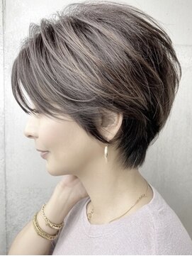 Ruufus恵比寿南/白髪ぼかしハイライト/ショートボブ/髪質改善 【40代50代60代】ひし形似合わせショートボブ／前髪あり／丸顔◎