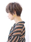 ことりベージュネイビーカラー毛先パーマ小顔ワンサイドショート