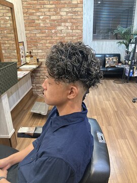 ライズヘアー(RISE HAIR) スキンフェード＋パーマ