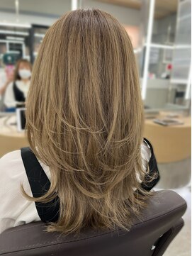 ルッソ チアロ(Lusso chiaro) ハイトーンベージュゴールド/レイヤーカット/20代30代40代