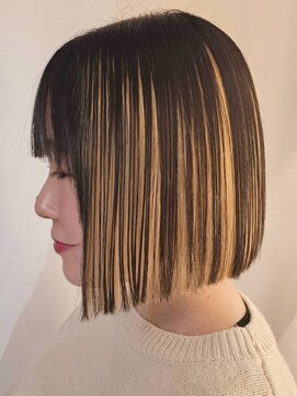 ブロック ジャポン(bloc japon) 色と形でエッジィに魅せるコントラストボブ