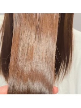 ヘアーデザイン ルポ(REPOS)の写真/乾燥毛に芯までうるおいを与え、柔らかく、なめらかな質感へ―。髪の悩みを解決する本格的なケアをご提供。