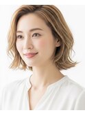 透明感ベージュのふんわりボブ