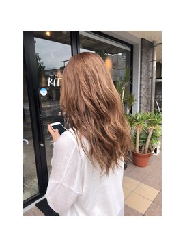 キース(KITH) ハイトーンベージュ