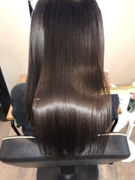 アールサロン アオヤマ(Rr SALON AOYAMA) プラチナミネコラストレート