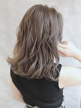 アンダーバーホワイト 大阪上本町店(_WHITE) ミディアムレイヤー