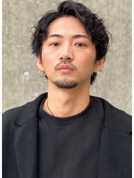 フランクスバーバー アンド ビアークラブ(FRANK'S BARBER and BEER CLUB) サイドパートスパイラルパーマ