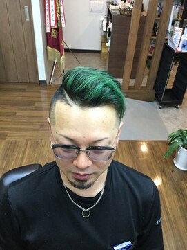 タウラアルチザンヘアー 刈り上げ0:7×グリーンメッシュ