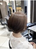 くびれショートボブ　ナチュラルグレージュカラー