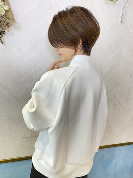 ロンド ストラーダ 心斎橋(Lond strada) ショート×ハイライト白髪ぼかし×シルキーベージュ[心斎橋]