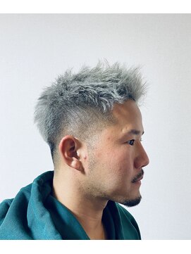 ニード(NEED) 20代☆シルバーハイトーンショート♪