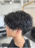メンズスパイラルニュアンスセンターパートパーマ