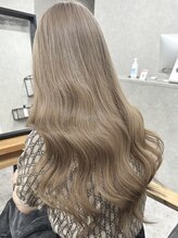 イリ 心斎橋(ili) インナーカラーミルクティーベージュレイヤーカット