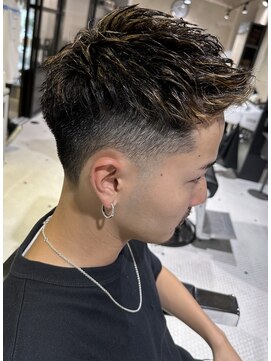 フランクスバーバーリベラルド 横浜(FRANK'S BARBER LIBERALD) フェザーパーマサーフカール刈り上げセンターパート