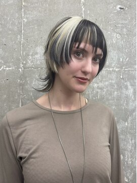 オーン 渋谷(OOn) ホワイト×ブラックのデザインウルフ