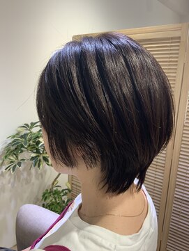 ユーネリー(U-NERY) シルエットが綺麗なショートボブ