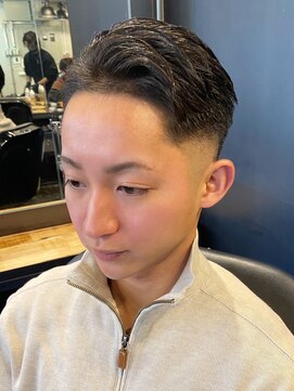 ビンゴ(BINGO) 1055黒髪短髪ショートツーブロック刈り上げーバーバースタイル