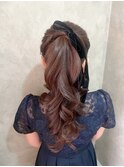 ポニーテール　ベロアリボン　お呼ばれヘア　巻き髪