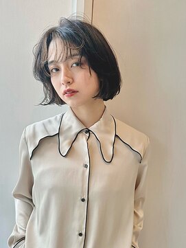 ユーリー(juurii) かきあげ前髪とまとまりの良い動きがあるレイヤーボブ