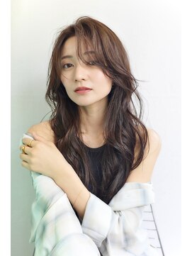 オグジュアリー 表参道(aux.) 大人綺麗なラフカジュアルレイヤー