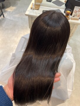 ディスオモテサンドウ 表参道(This OMOTESANDO) 滑らかツヤツヤストレート