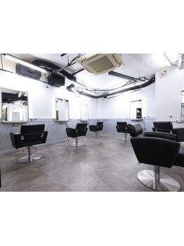 新しくリフォームしたワンランク上のサロンで、洗練された上質な空間をご提供![新宿駅近/深夜営業有]