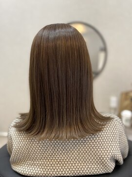 ユーノ(yuuno) アッシュカラー×ミディアムボブ