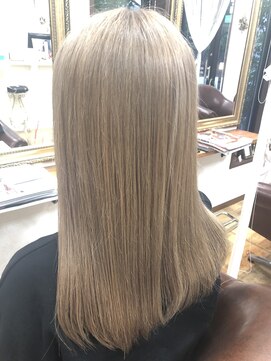 リリー ヘアーアンドビューティー(Lily) ハイトーンミルクティーベージュ