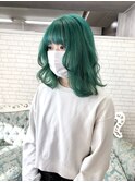 エメラルドグリーン　韓国ヘア　派手髪