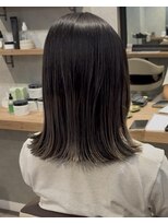 エン(en.)&nbsp;根本が伸びても気にならないプレイングカラー