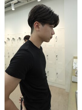 ソーレ(sole) センターパート刈り上げニュアンスパーマ