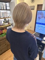 ビーバイシージャストビューティー(B by C just beauty)&nbsp;ウルフ 伸ばしかけ ミルクティーベージュ