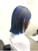 ブルー×シルバー×切りっぱなしボブ