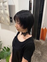 エイチ(811)&nbsp;ショートウルフボブバレイヤージュアッシュグレーボーイッシュ