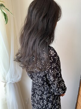 ムク(Muku) ブリーチなしの外国人風グレージュカラー（担当地主）