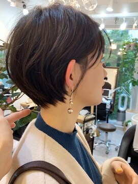 ビュー フクオカ(VIEW FUKUOKA) 大人かわいい美髪ホワイトグレージュ ネビージュショートボブ