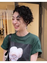 マレ(MARAIS) アシンメトリーパーマスタイル