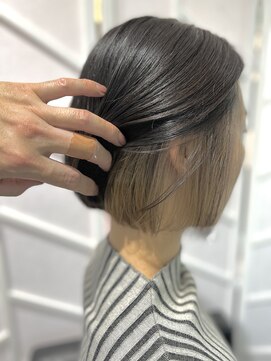 ツムグ 代官山店(TUMUGU) バイカラーショコラアッシュ白髪ぼかしナチュラルショートボブ