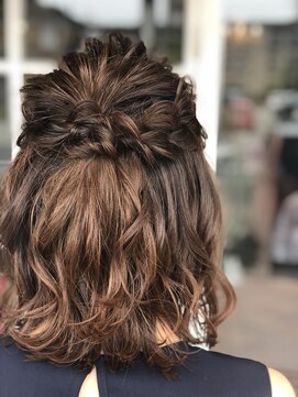 モアヘアーセカンド(MORE-HAIR Second) 上品ミディアムハーフアップ