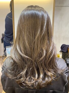 ヘアリゾート粋 新宿三丁目本店 《前地 麻衣》透明感ミルクティーブラウン