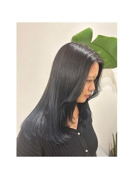 エクラヘアーズボウグループ(eclat hair’s BEAU group) レイヤーカット×グレーブラックカラー