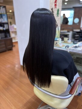 アークスヘアー 大人美人ハイレイヤーぱっつん前髪黒髪ロングワイドバンク小顔