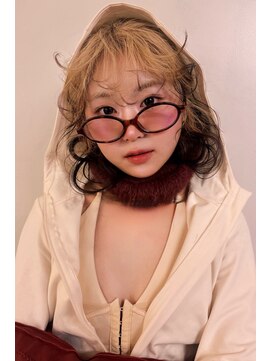 ウクク(UCUCU) ハイトーン × ルーツカラー ×レイヤーカット