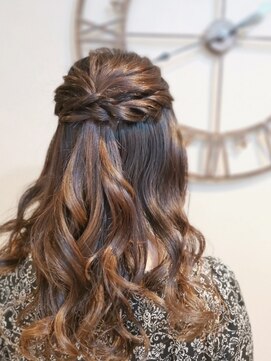 ヘアセットサロン ミント(Hair set salon MINT) ねじりハーフアップ