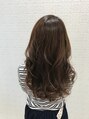 アース コアフュールボーテ 伊勢崎(EARTH coiffure beaute)&nbsp;コテ巻き風ふんわりパーマ朝セット剤を揉み込んで完成