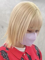 ソーコ 渋谷(SOCO) 外ハネミディアムレイヤーカットブロンドカラーベージュカラー