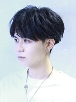 コンフィデンス 新宿3rd(confidence)&nbsp;センターパートニュアンスパーマカルマパーマ刈り上げスーツ