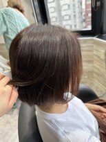 リーオオサカ(Lee Osaka) 前下がりボブ/フォギーベージュカラー/髪質改善トリートメント