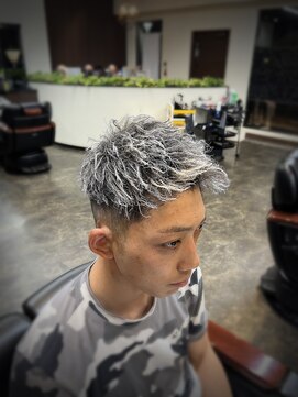 ドゥーエン(DoEN) ホワイトメッシュ/ツイスパ/スキンフェード