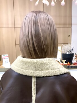 ミリ(mm) ぱっつんボブ ローライトデザイン カラー 韓国 髪質改善 仙台